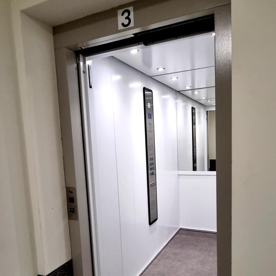 Apple Apartments - Wroblewskiego Prywatne Miejsce Parkingowe ウッチ エクステリア 写真