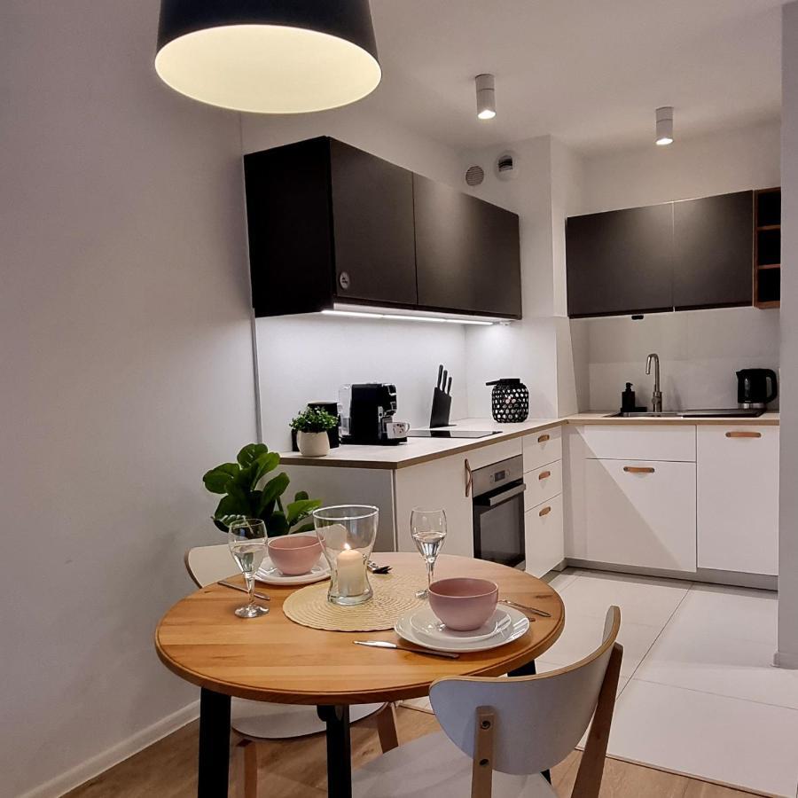 Apple Apartments - Wroblewskiego Prywatne Miejsce Parkingowe ウッチ エクステリア 写真