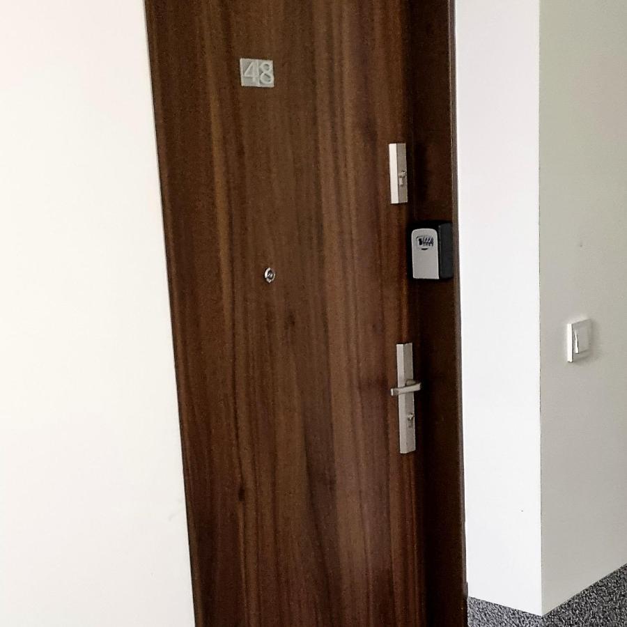 Apple Apartments - Wroblewskiego Prywatne Miejsce Parkingowe ウッチ エクステリア 写真