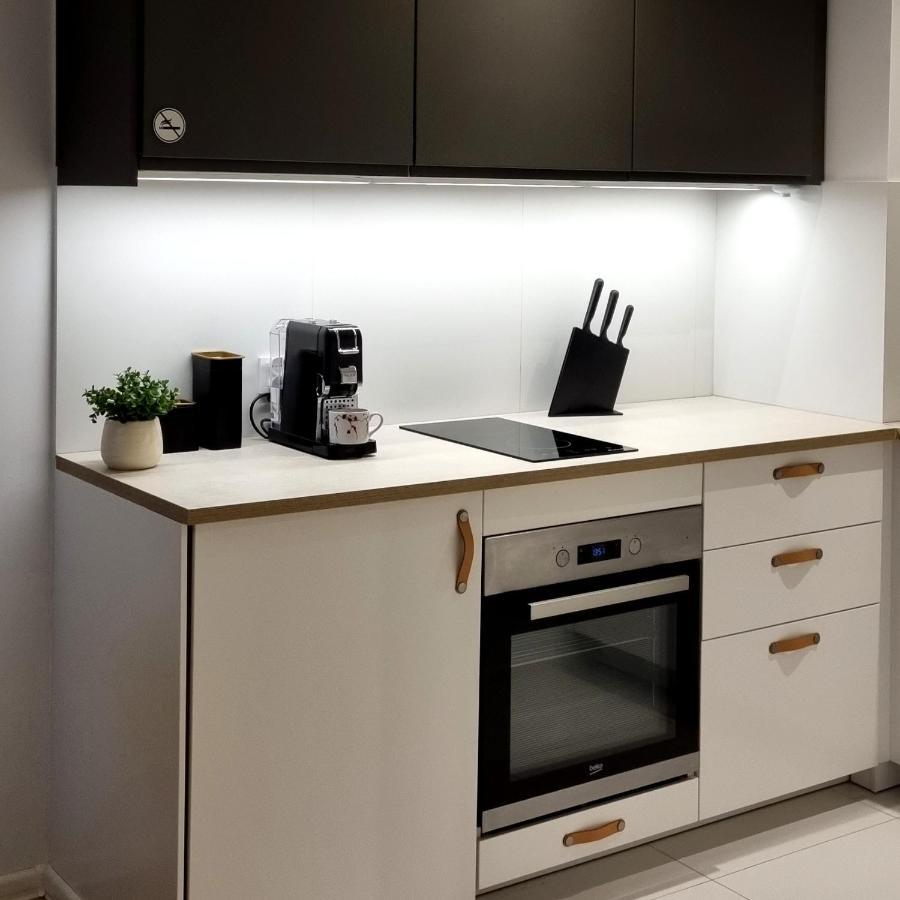 Apple Apartments - Wroblewskiego Prywatne Miejsce Parkingowe ウッチ エクステリア 写真
