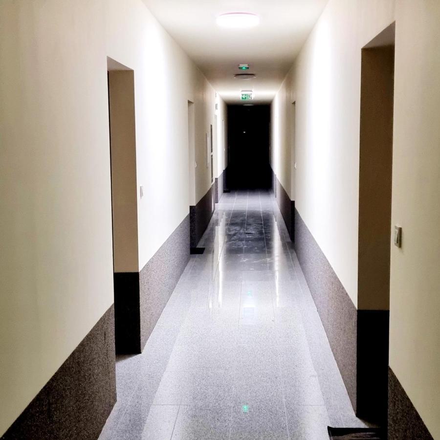 Apple Apartments - Wroblewskiego Prywatne Miejsce Parkingowe ウッチ エクステリア 写真