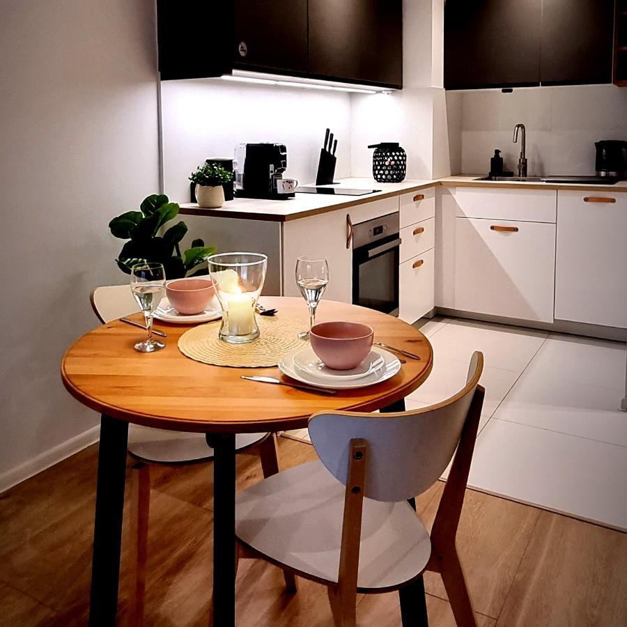 Apple Apartments - Wroblewskiego Prywatne Miejsce Parkingowe ウッチ エクステリア 写真
